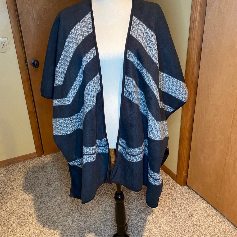 Reversible fleece poncho.